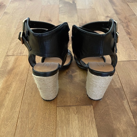 Black snakeskin heels - Picture 3 of 4